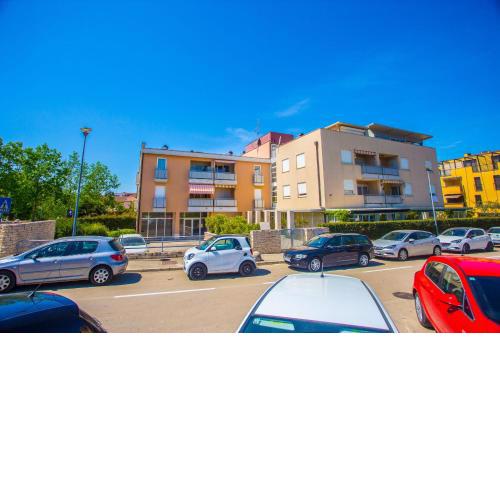 Apartment Dora near Sea and Center with Private Garage
