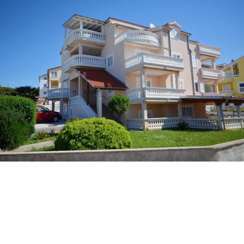 Apartment Dora