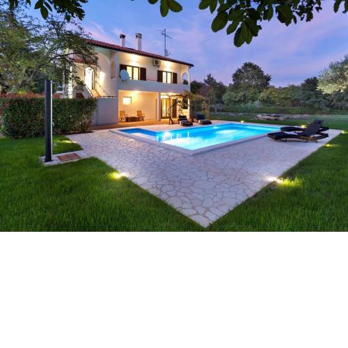 Apartment Doris with Private Pool and large Garden