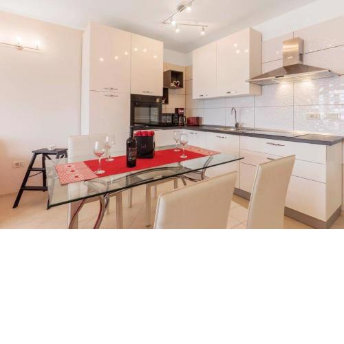 Apartment Dubravka near the sandy beach