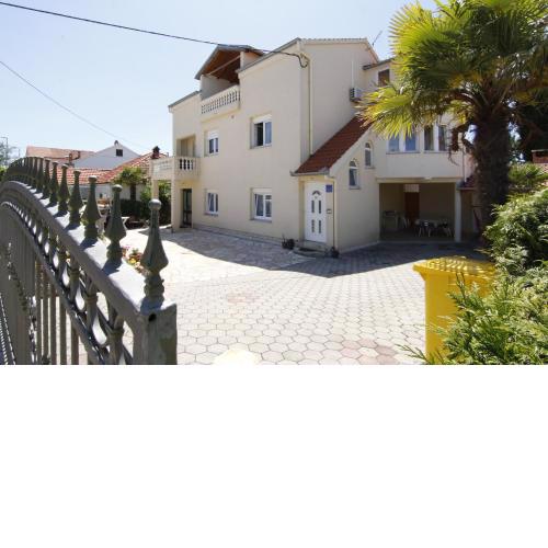 Apartment Ema