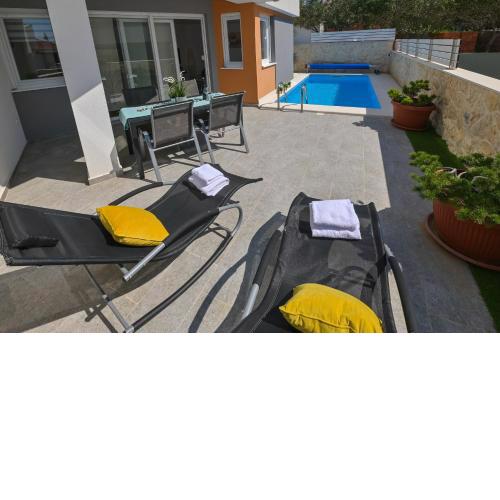 Apartment Funtastic with Private Pool