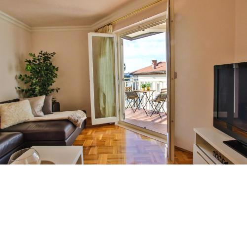 Apartment Gala with balcony and private parking