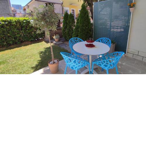 Apartment Garden Residence with private parking