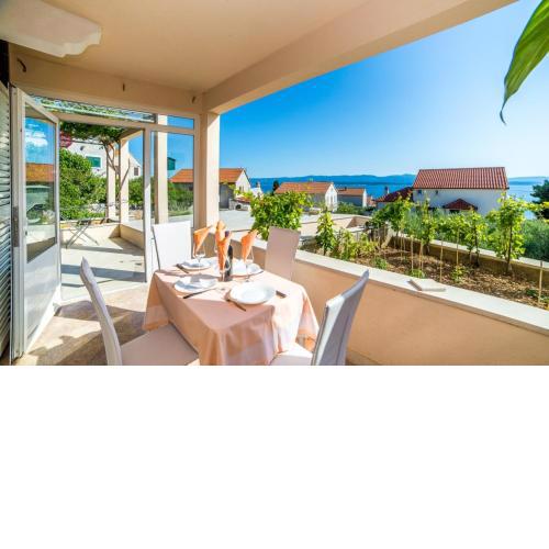 Apartment in Bol with sea view, terrace, air conditioning, WiFi 3739-2