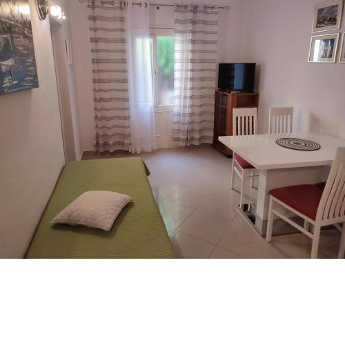Apartment in Bol with terrace, air conditioning, WiFi, washing machine 3634-4