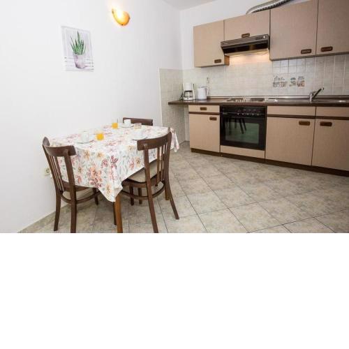 Apartment in Duce with sea view, balcony, air conditioning, WiFi 5146-5