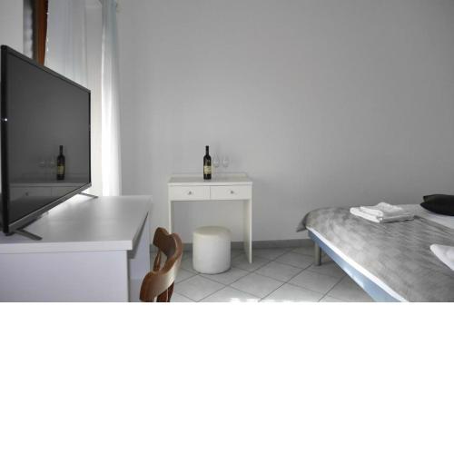 Apartment in Dugi Rat with sea view, balcony, air conditioning, WiFi 5132-4