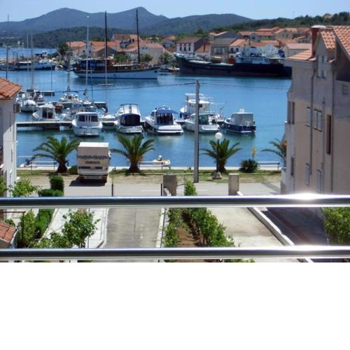 Apartment in Kukljica with sea view, terrace, air conditioning, Wi-Fi (4567-1)