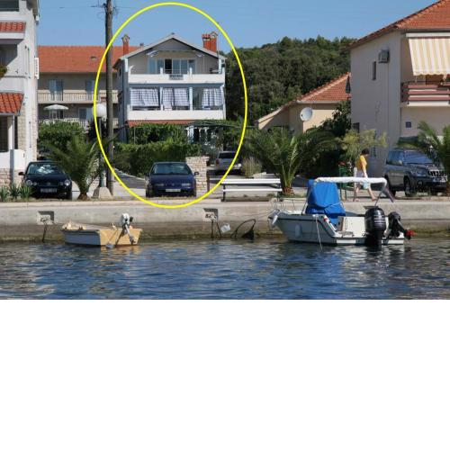 Apartment in Kukljica with sea view, terrace, air conditioning, Wi-Fi (4567-3)