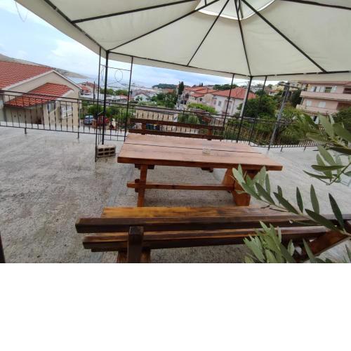 Apartment in Lopar with sea view, terrace, air conditioning, Wi-Fi (4618-4)