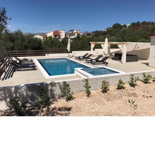 Apartment in Okrug Gornji with sea view, balcony, air conditioning, WiFi 5048-5