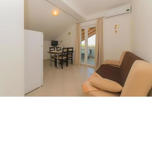 Apartment in Pakoštane with pool access, terrace, air conditioning, Wi-Fi, 3548-1