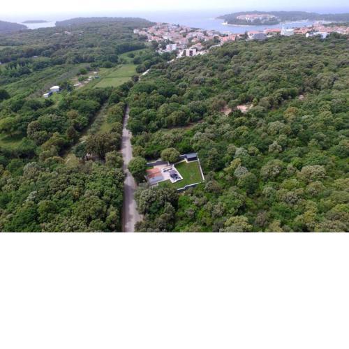 Apartment in Park forest Soline near the sea