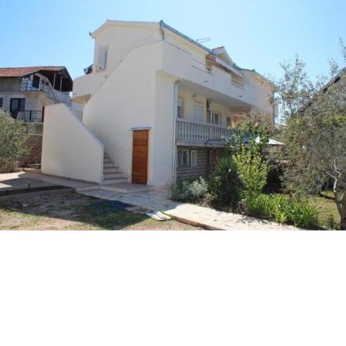 Apartment in Pirovac with Terrace, Air condition, WIFI, Washing machine (4793-1)