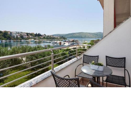 Apartment in Seget Vranjica with sea view, balcony, air conditioning, WiFi 5052-3