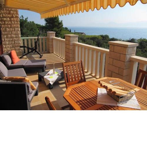 Apartment in Sucuraj with sea view, terrace, air conditioning, WiFi 3354-1