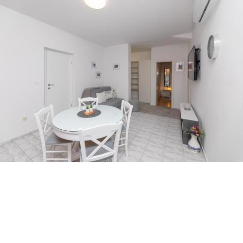 Apartment in Supetar with terrace, air conditioning, W-LAN 3553-4