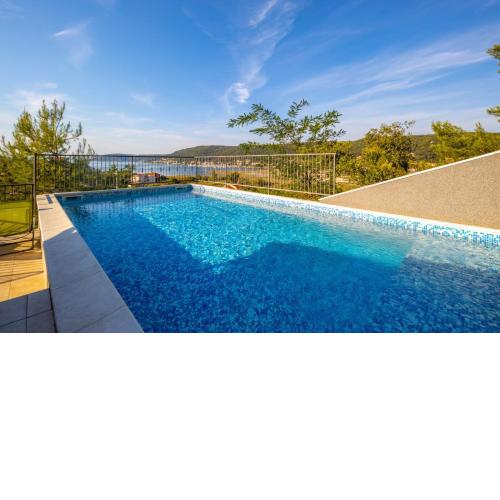 Apartment in Supetarska Draga with sea view, balcony, air conditioning, WiFi 3321-1
