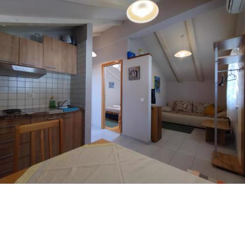 Apartment in Vinišce with Terrace, Air condition, WIFI (4756-2)