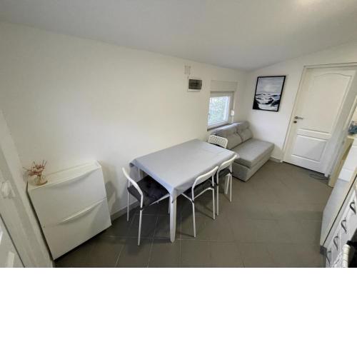 Apartment in Vir with balcony, air conditioning, WiFi, washing machine 4762-1