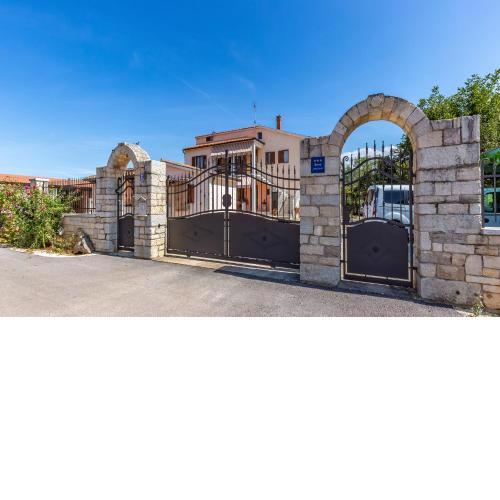 Apartment in Vrvari with One-Bedroom 3