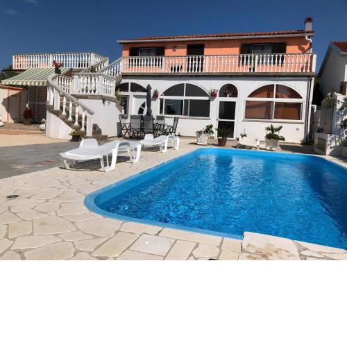 Apartment In Zukve Mit Terrasse, Neben Dem Strand