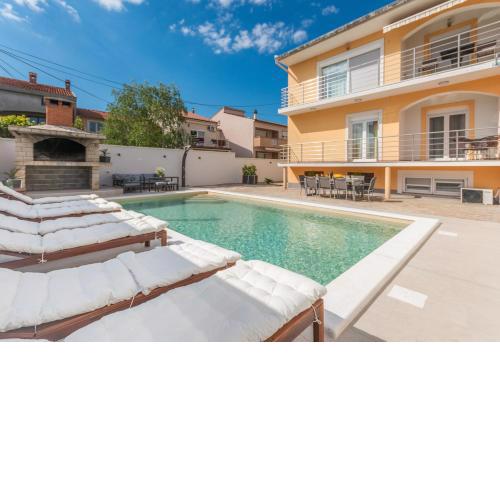 Apartment Jakov with a pool