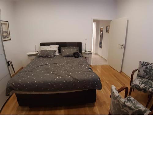 Apartment Kaza in center, with terrace, private parking, step to the sea