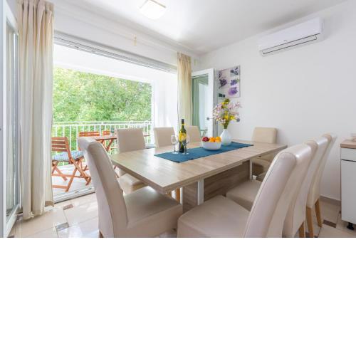 Apartment Lovorka 5