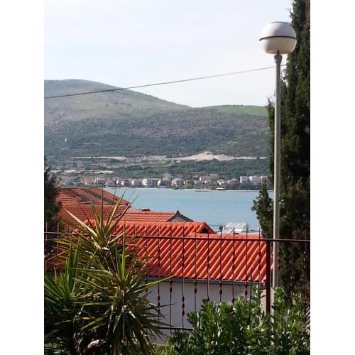 Apartment Lucky Star - 2 Bedroom, Sea View, Gated Yard, Free Parking, BBQ