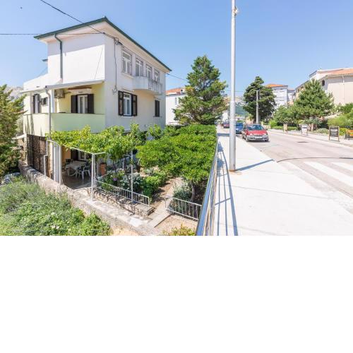 Apartment Luiza with Terrace