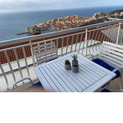 Apartment LuxeView2- Old Town View, 10min to town