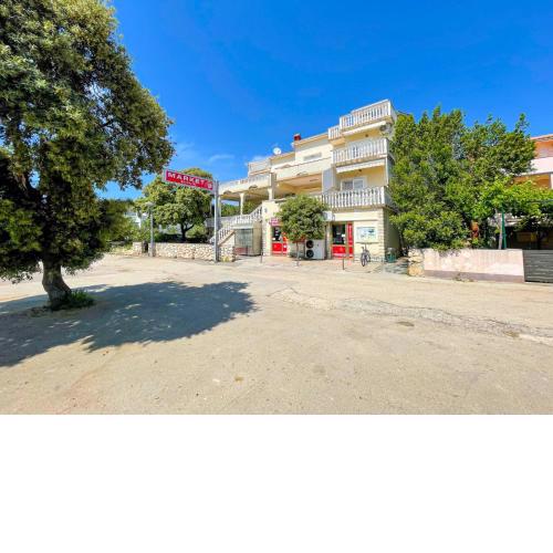 Apartment Mandre 205a