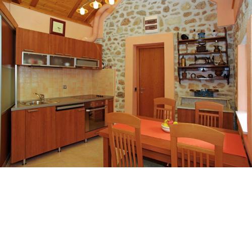 Apartment Menego A2 BOL-CENTER, Croatia