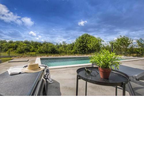 Apartment Mirna with Swimming Pool