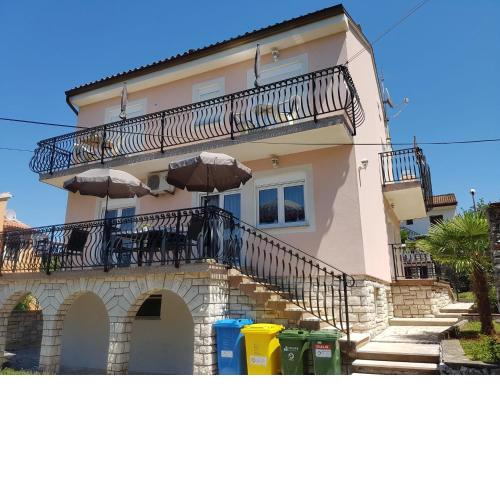 Apartment mit Balkon