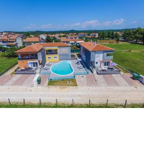 Apartment near Dusan Dzamonja Sculpture Park in Fontane