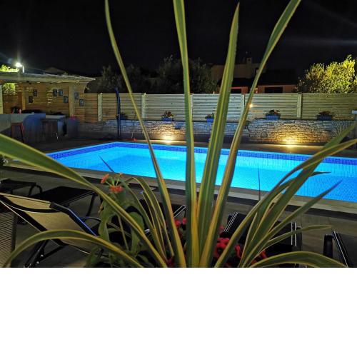 Apartment olive tree garden&poll view 4 plus 2, 130 m2 with tiki bar