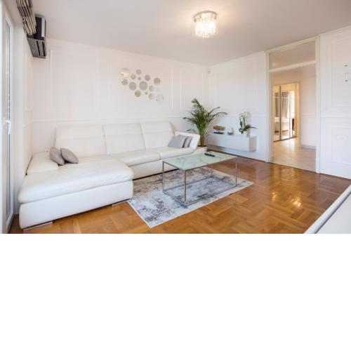 Apartment Parentium