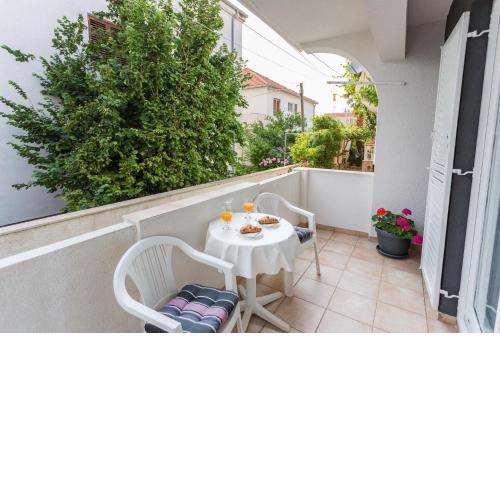Apartment Petar - 50m from sea