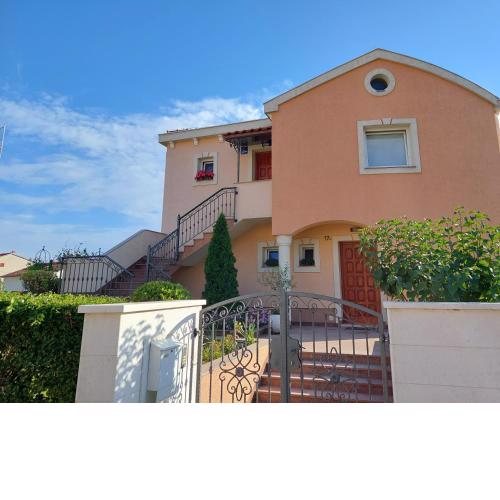 Apartment Polic