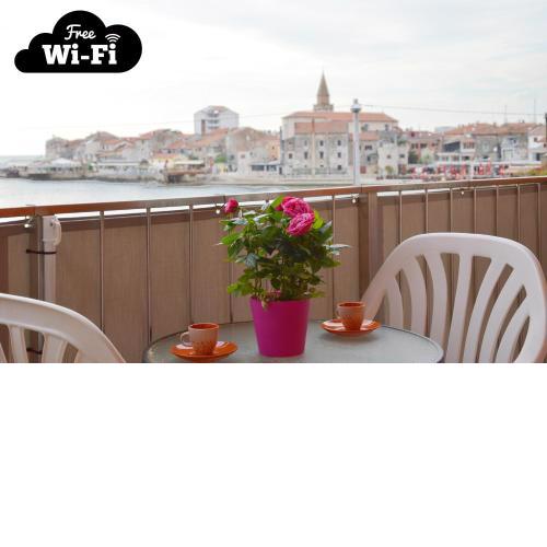 Apartment Riva sea view