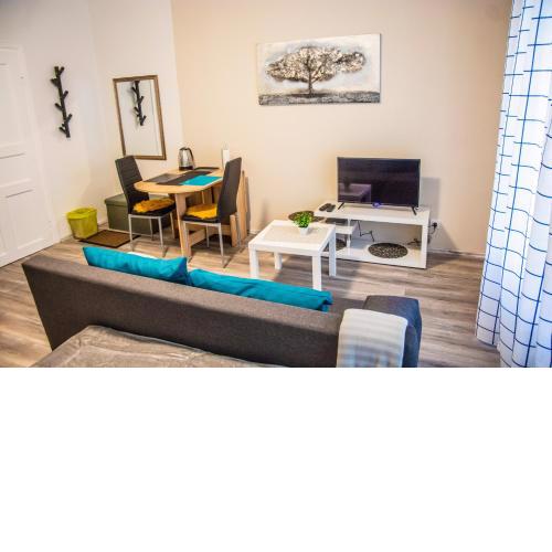Apartment & room Eni