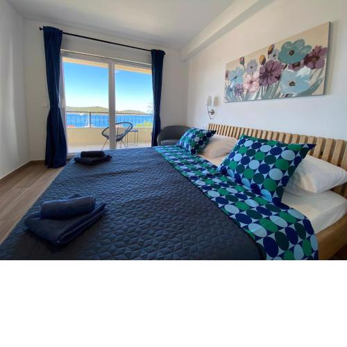 Apartment Sandra (2+2) with a breathtaking view 2