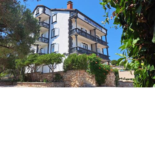 Apartment ŠTIZ by the sea with an organized beach
