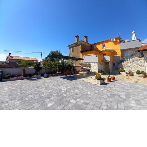 Apartment & Studio Vrdoljak