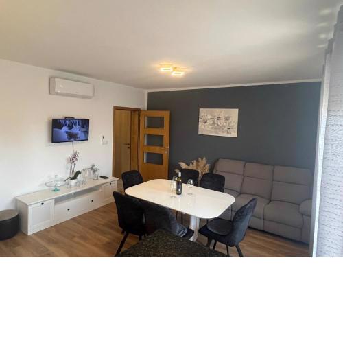 Apartment Tome