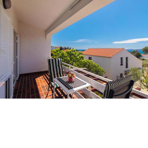 Apartment Tonka *balcony & partial seaview!