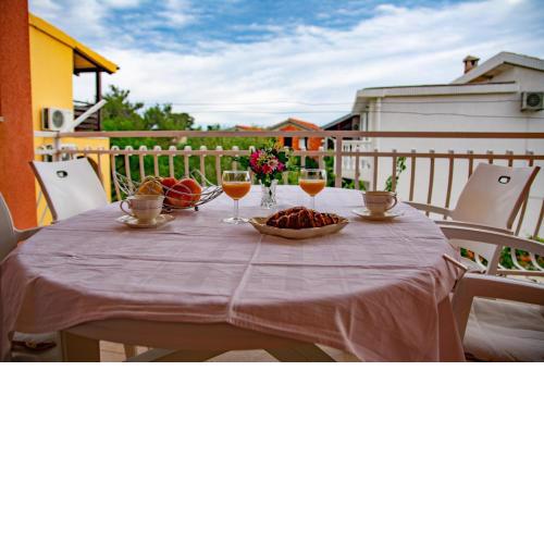 APARTMENT TONY - 2bdr Beachfront